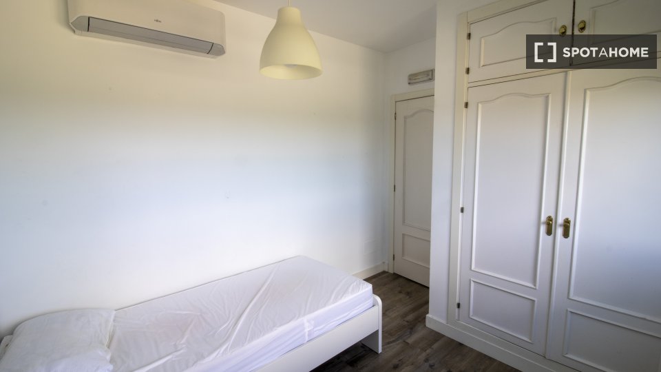 Double room Madrid, 15 beds — photo 30