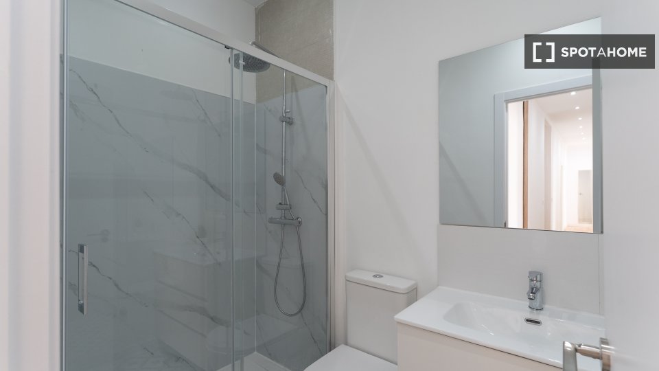 Double room Madrid, 6 beds — photo 1