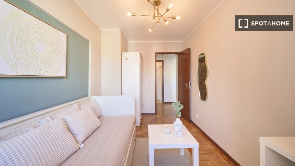 Double room Lisbon, 5 beds — photo 11