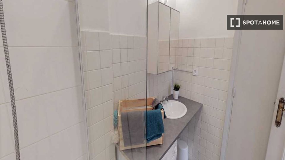Double room Lyon, 3 beds, 70m² — photo 3