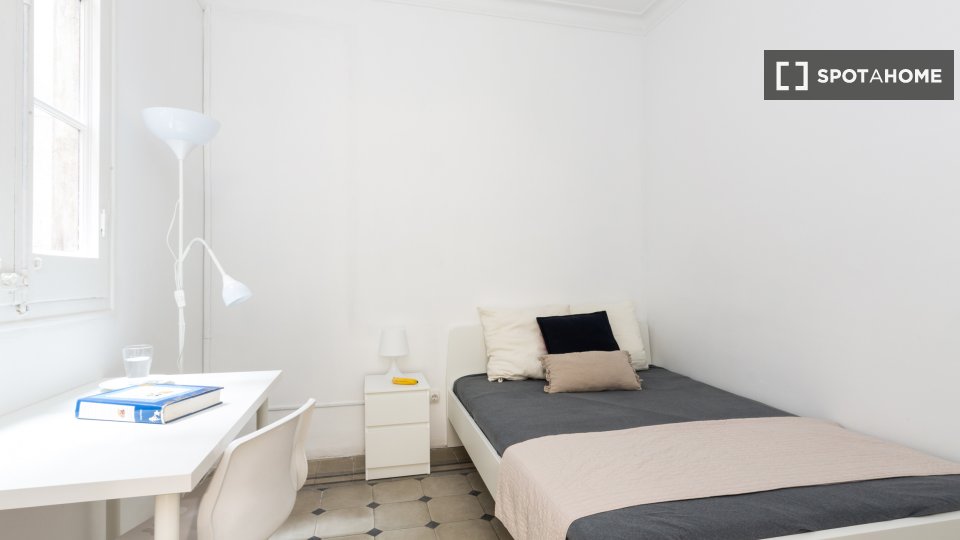 Double room Barcelona, 6 beds, 100m² — photo 8