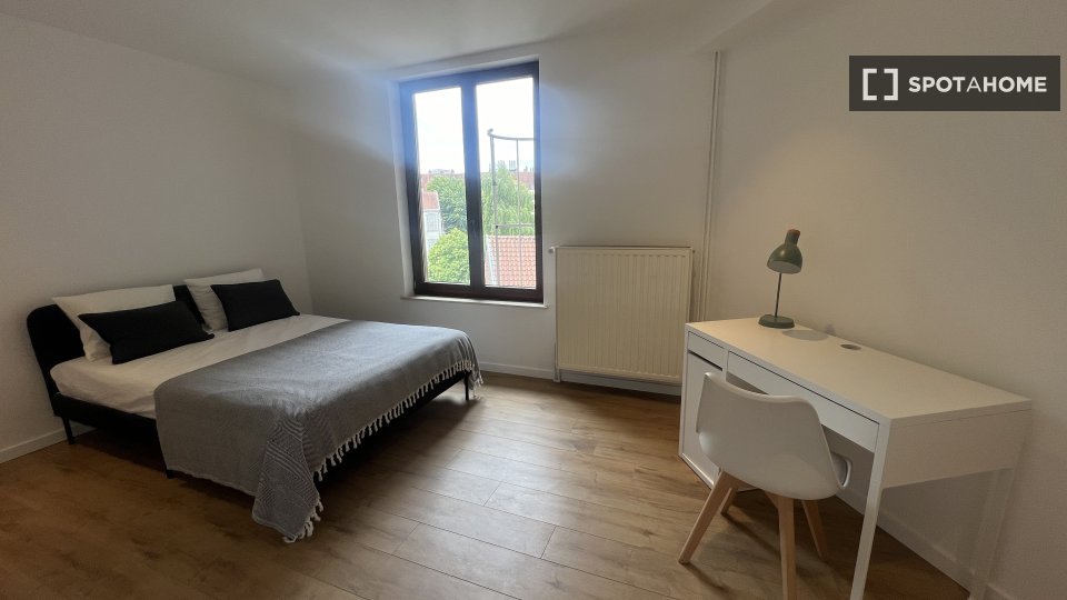 Double room Brussels, 9 beds, 13m² — photo 18