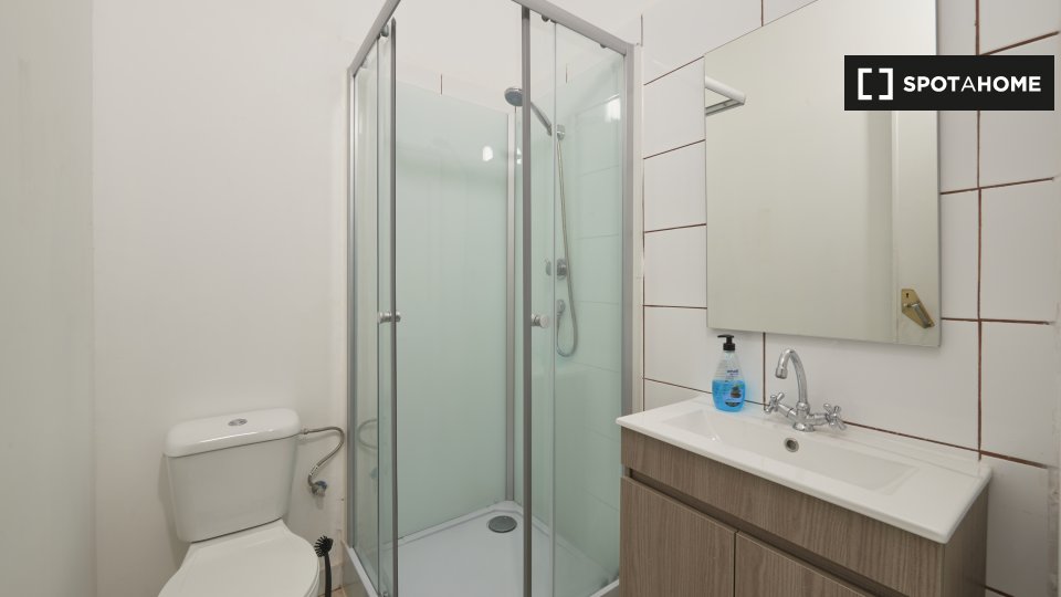 Double room Lisbon, 6 beds — photo 3