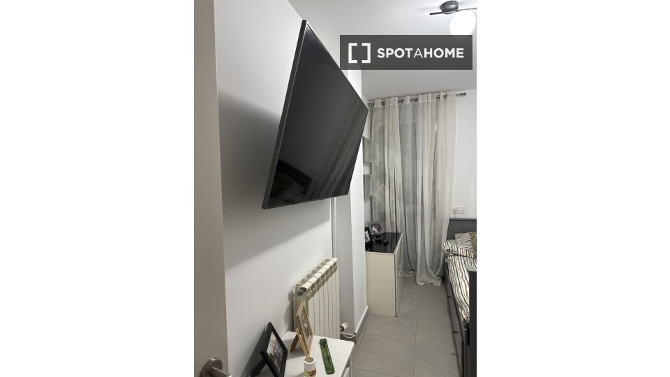 Double room Barcelona, 3 beds, 80m² — photo 5