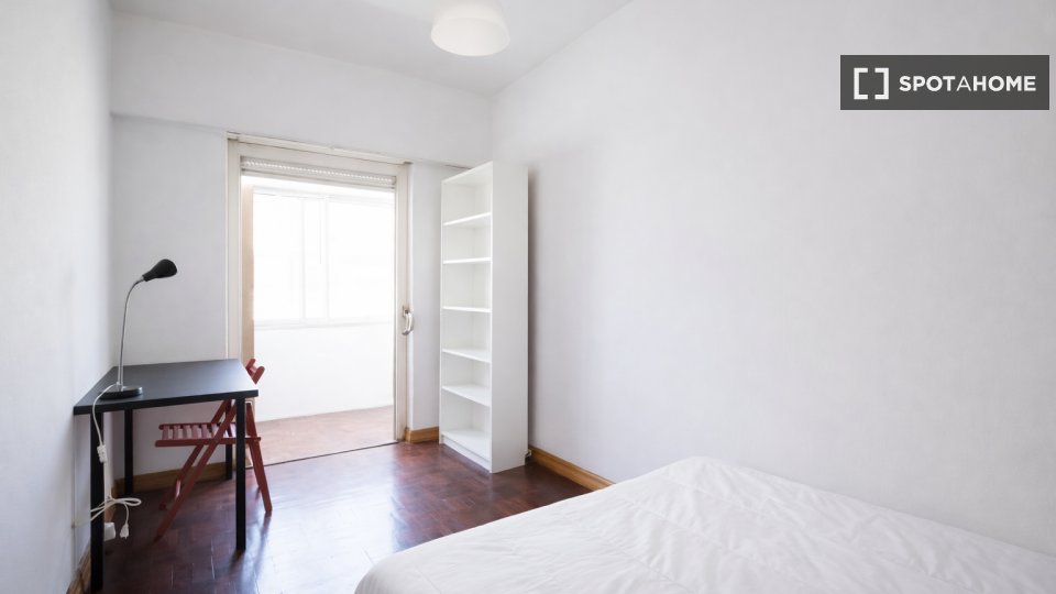 Double room Lisbon, 6 beds — photo 20