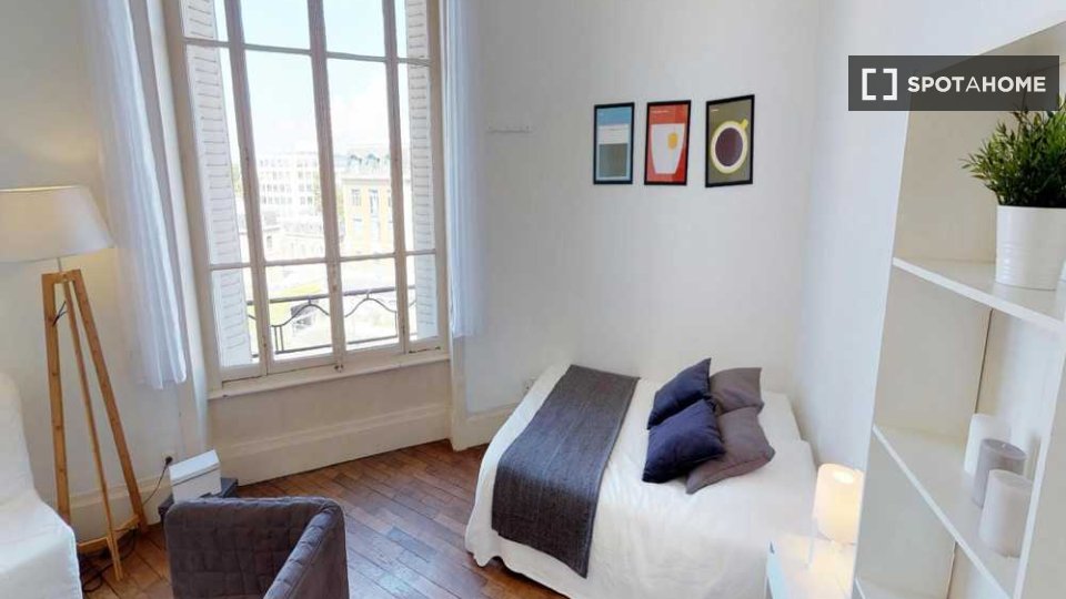 Double room Lyon, 3 beds, 70m² — photo 5