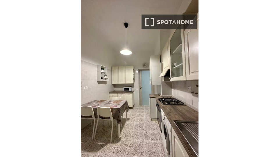 Double room Rome, 3 beds — photo 17