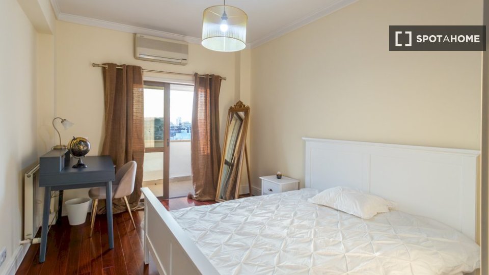 Double room Lisbon, 8 beds — photo 10