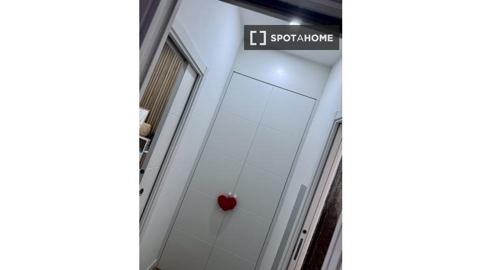 Double room Madrid, 2 beds, 70m² — photo 9