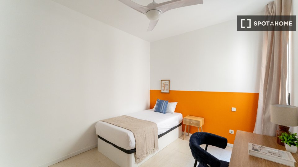 Double room Madrid, 3 beds — photo 4