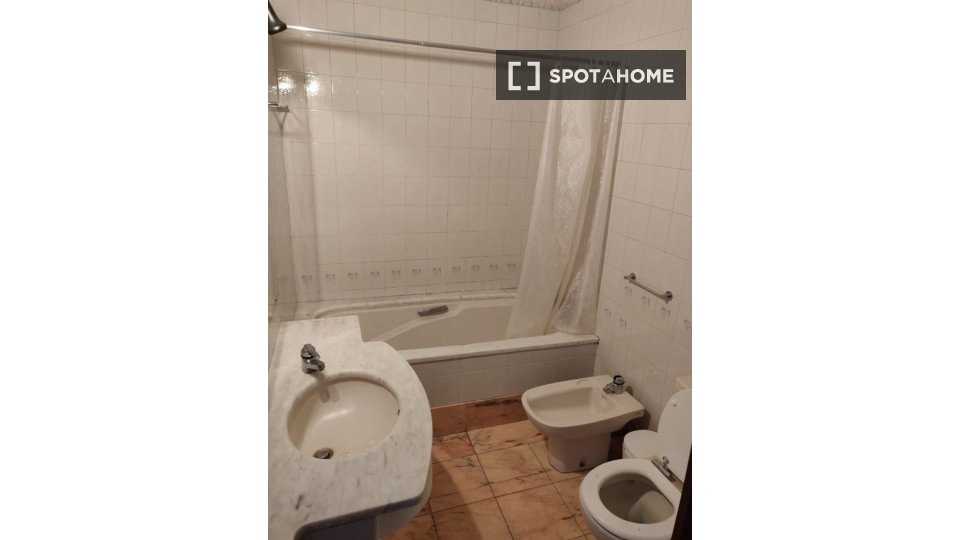 Double room Porto, 6 beds, 200m² — photo 11