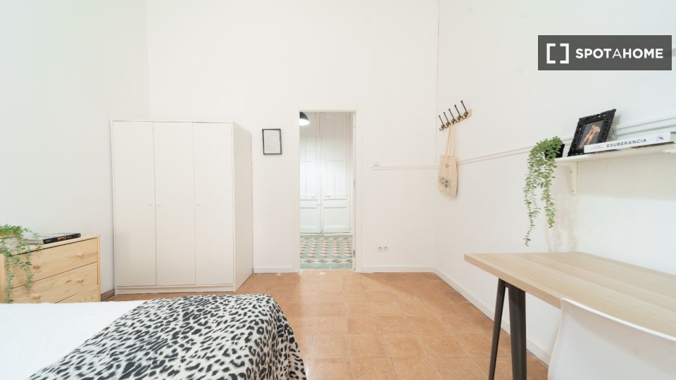 Double room Barcelona, 14 beds, 400m² — photo 2