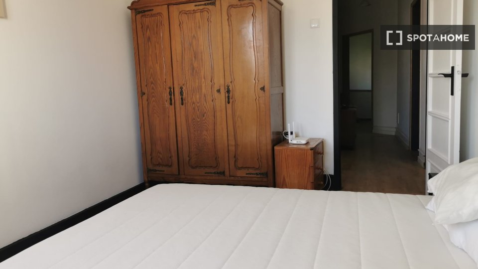 Double room Lisbon, 5 beds — photo 39