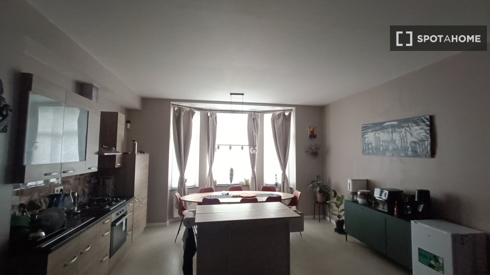 Double room Brussels, 3 beds, 120m² — photo 4