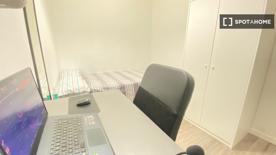 Double room Madrid, 10 beds — photo 12