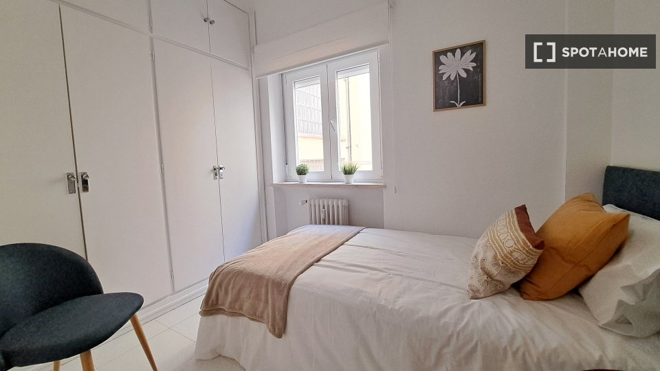 Double room Madrid, 14 beds, 200m² — photo 2