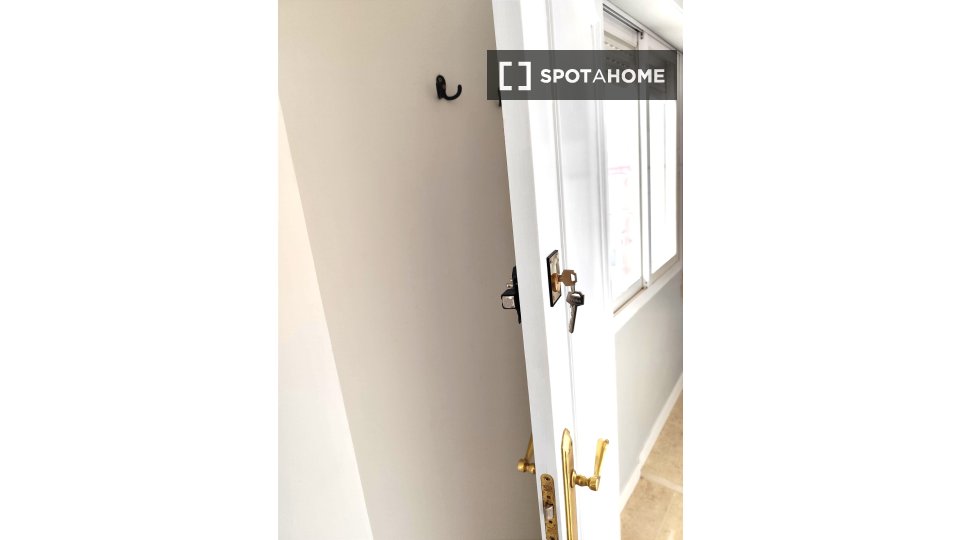 Double room Madrid, 5 beds — photo 17