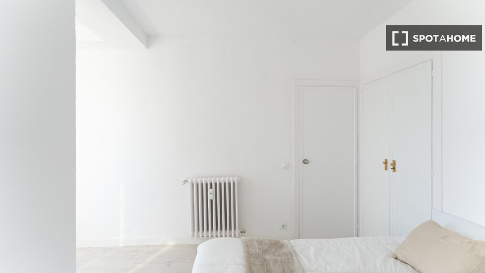 Double room Madrid, 6 beds — photo 1