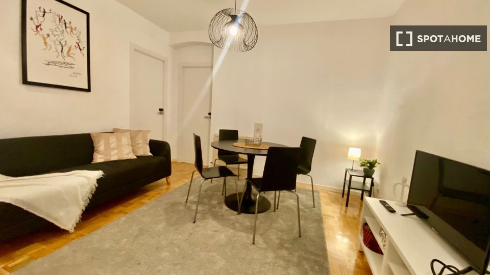 Double room Madrid, 5 beds — photo 14