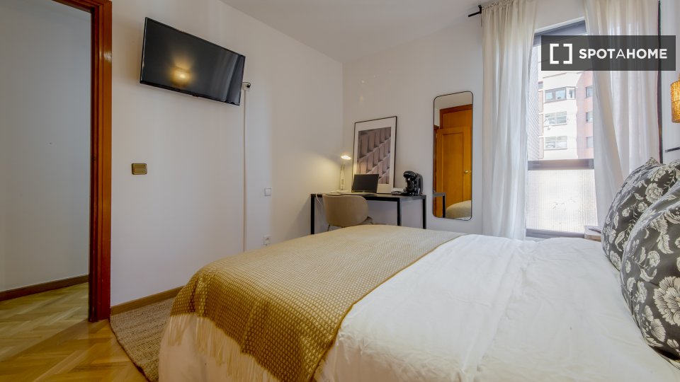 Double room Madrid, 6 beds, 150m² — photo 13
