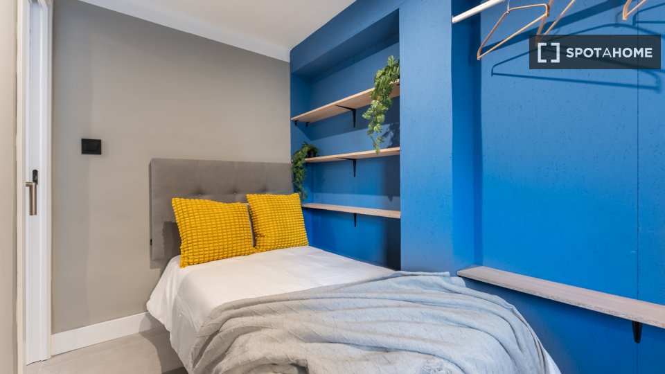 Double room Madrid, 6 beds, 70m² — photo 18