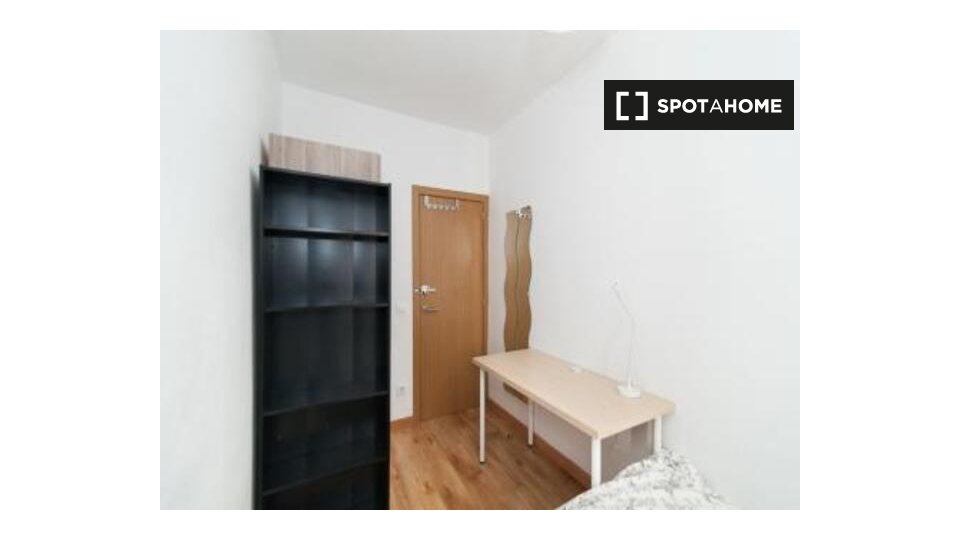 Double room Madrid, 7 beds, 140m² — photo 14
