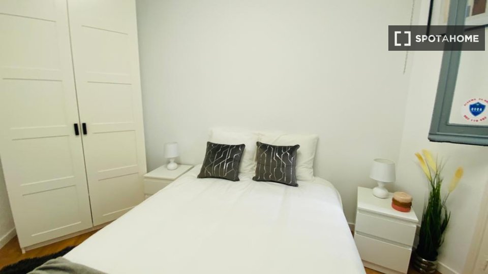 Double room Madrid, 5 beds — photo 16