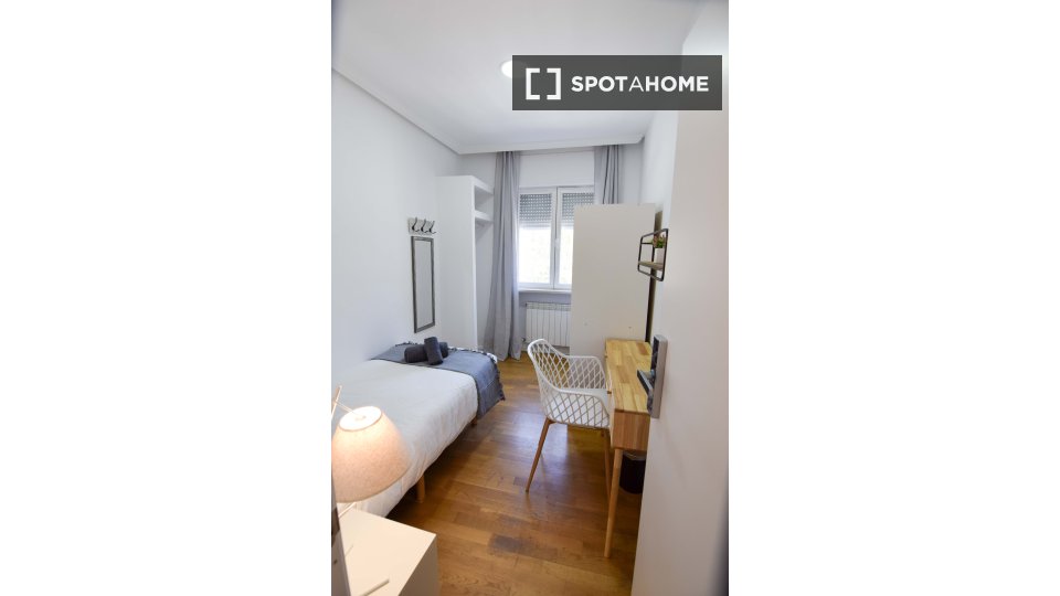 Double room Madrid, 11 beds, 503m² — photo 50