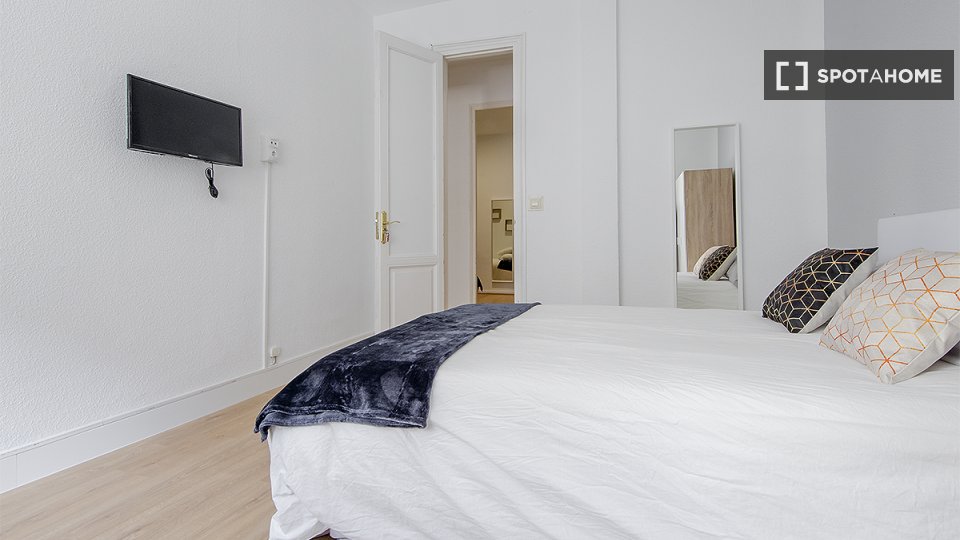Double room Madrid, 8 beds, 200m² — photo 7