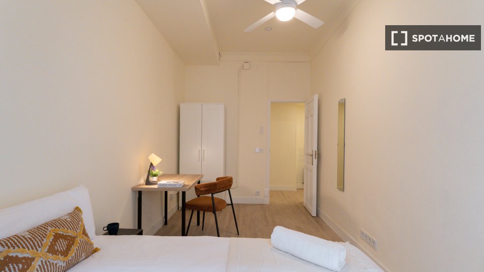 Double room Madrid, 9 beds — photo 19