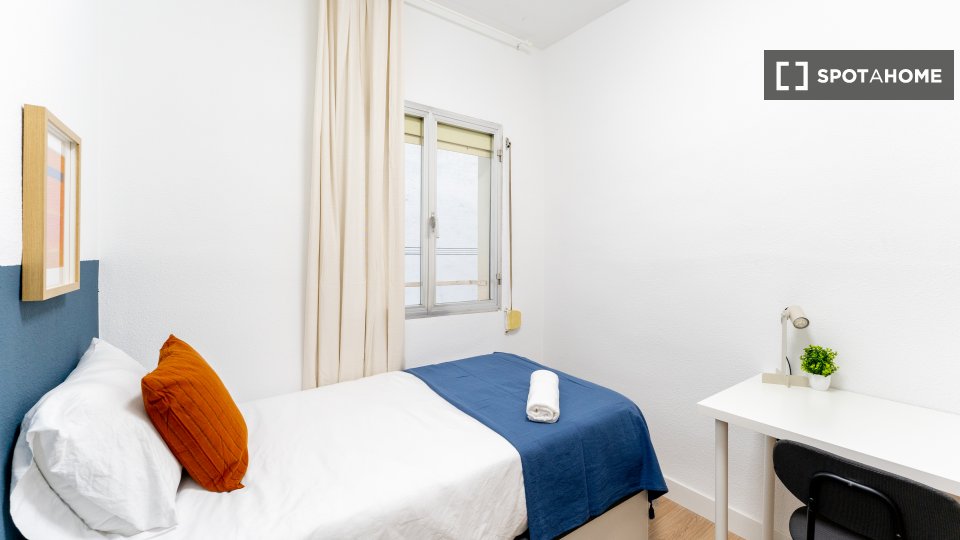 Double room Madrid, 5 beds — photo 16