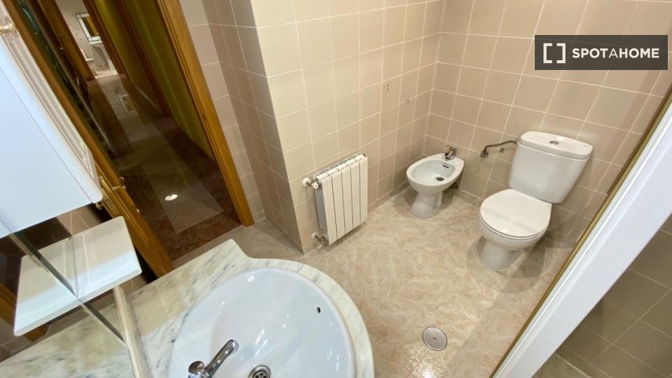 Double room Madrid, 7 beds — photo 8