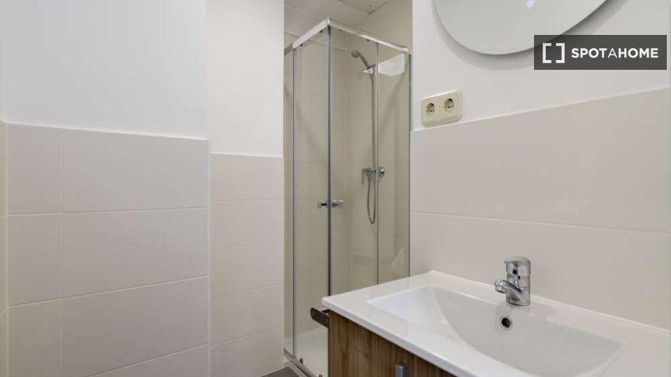 Double room Madrid, 8 beds — photo 15