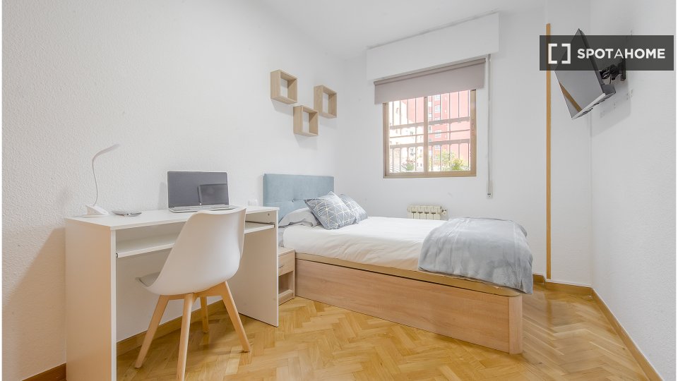 Double room Madrid, 5 beds, 110m² — photo 21