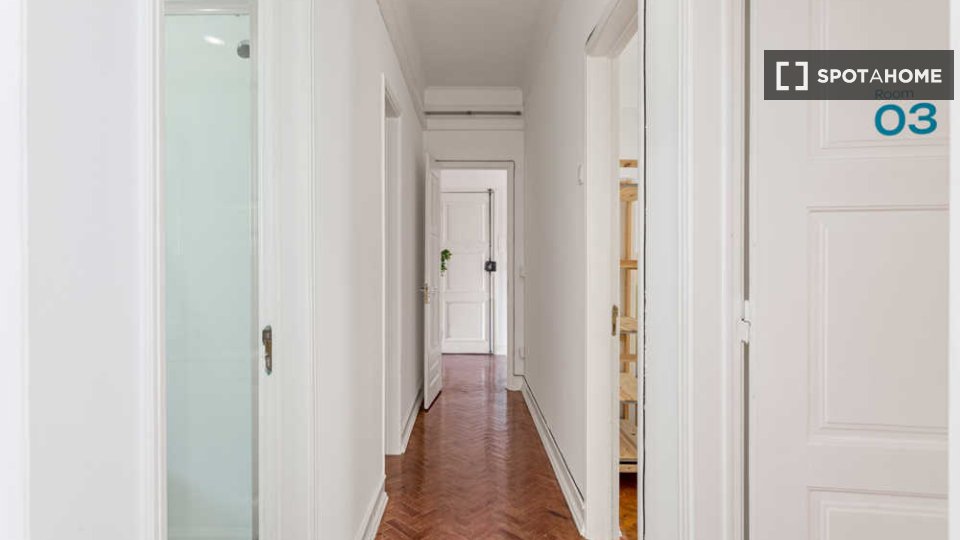 Double room Lisbon, 5 beds — photo 49