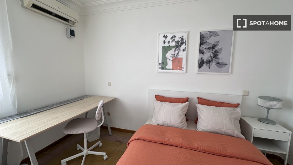 Double room Madrid, 5 beds — photo 18