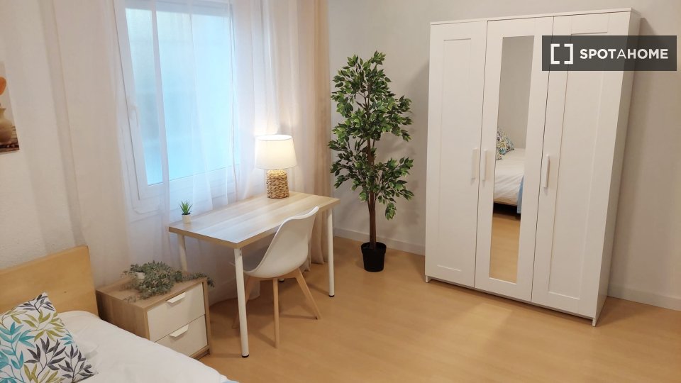 Double room Madrid, 4 beds, 100m² — photo 15