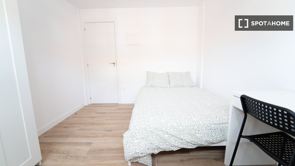 Double room Madrid, 5 beds — photo 15