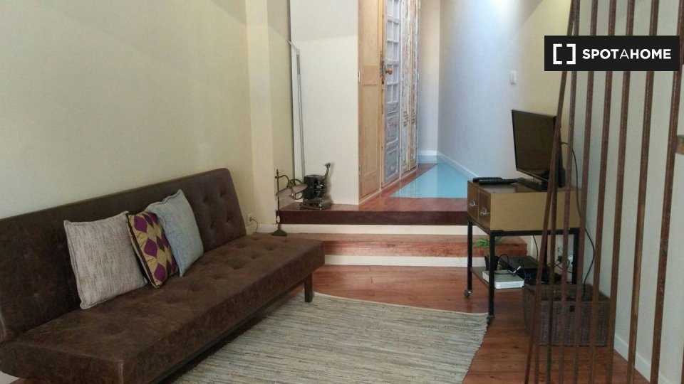 Apartment Lisbon, 2 beds, 60m² — photo 10