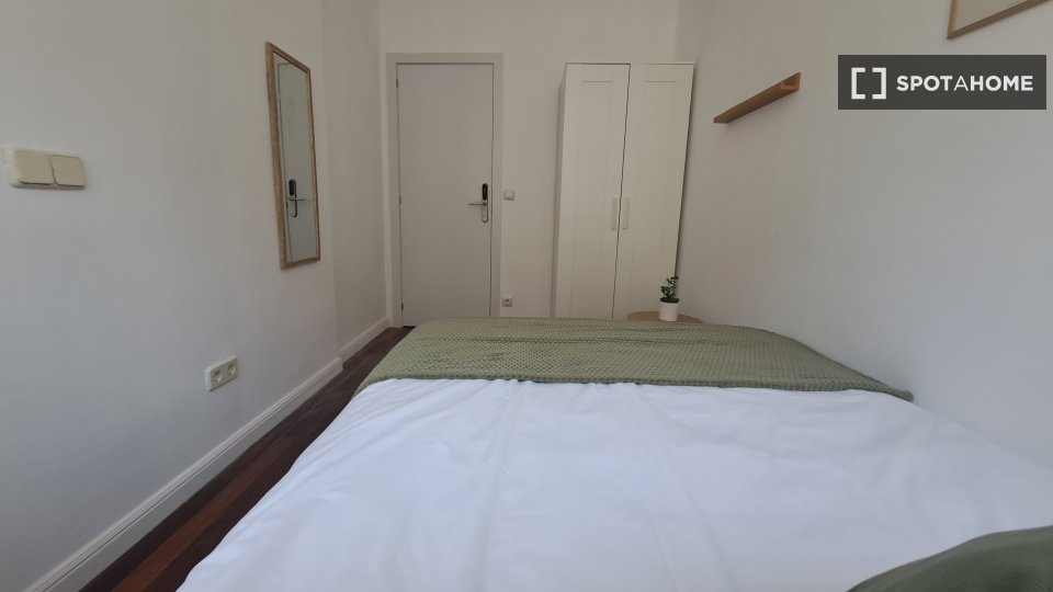 Double room Madrid, 14 beds, 200m² — photo 14