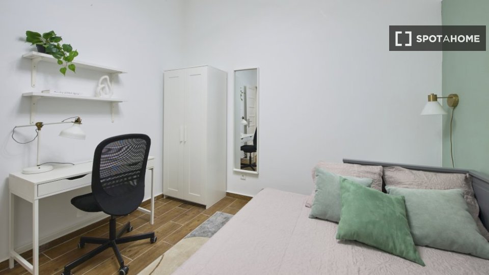 Double room Lisbon, 3 beds — photo 4
