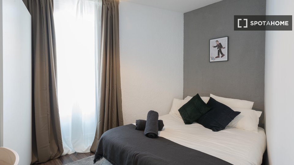 Double room Madrid, 9 beds, 170m² — photo 13