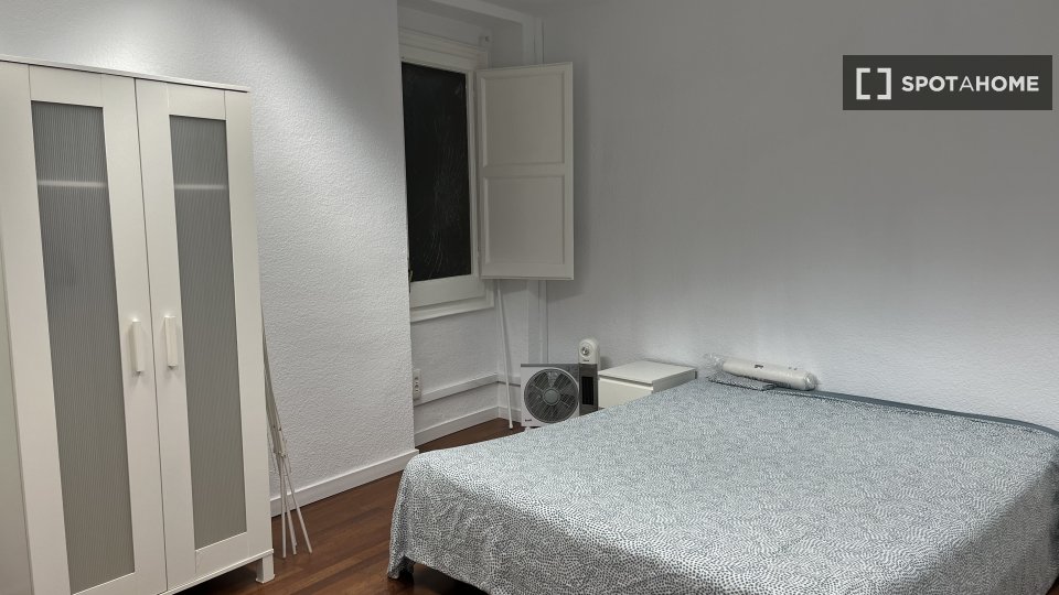 Double room Barcelona, 13 beds, 290m² — photo 11