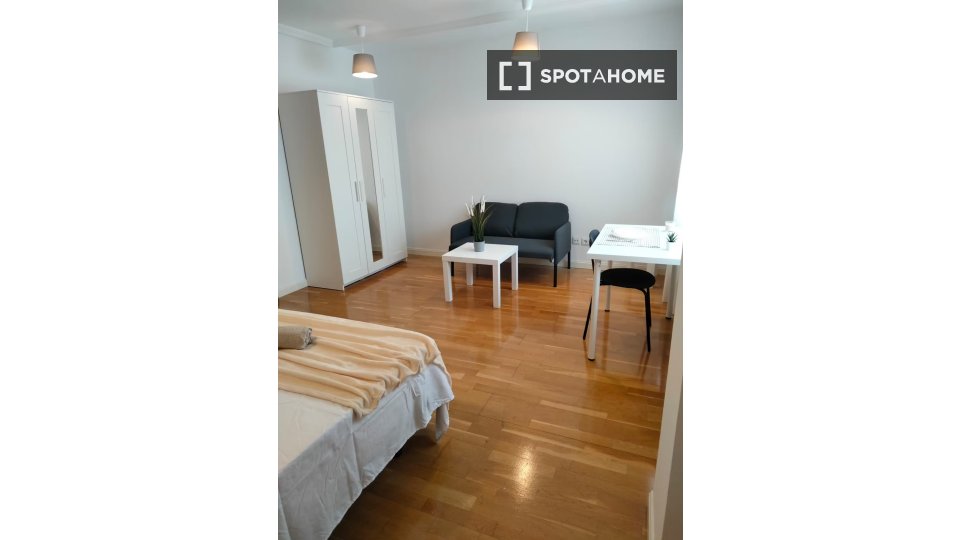 Double room Madrid, 4 beds — photo 13