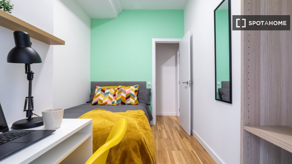 Double room Madrid, 13 beds, 301m² — photo 9