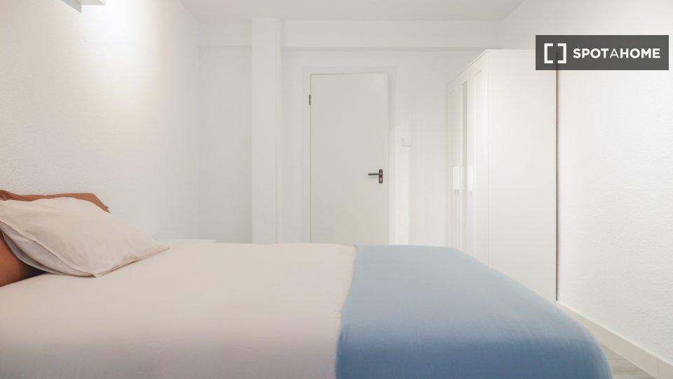 Double room Madrid, 5 beds — photo 15