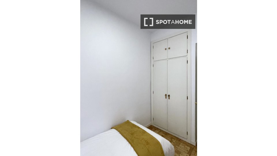 Double room Madrid, 4 beds, 100m² — photo 5
