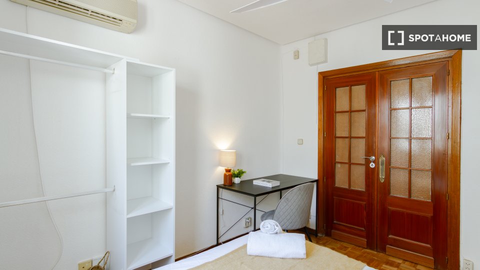 Double room Madrid, 6 beds — photo 40