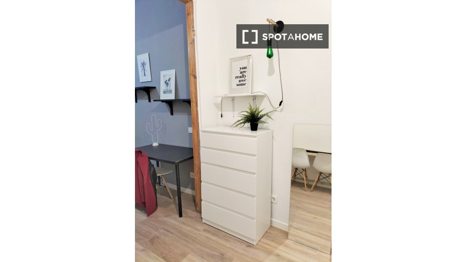 Double room Madrid, 5 beds, 100m² — photo 16