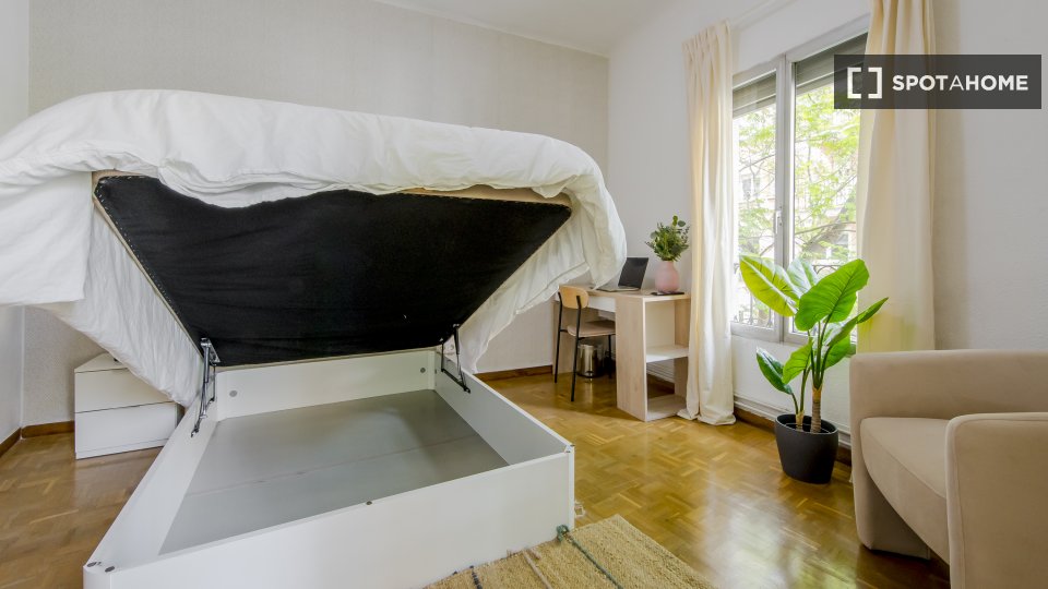 Double room Madrid, 4 beds, 120m² — photo 7